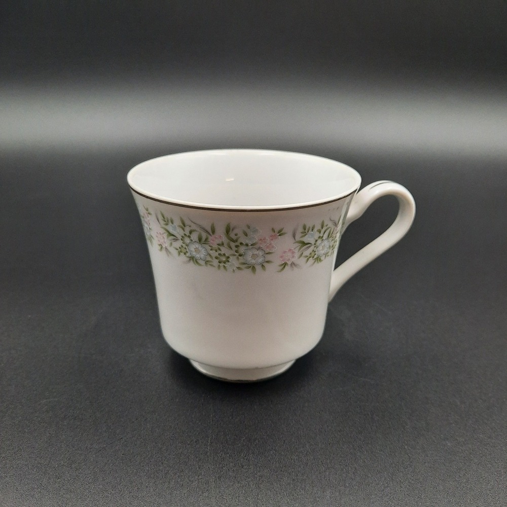 Taihei China Japan Floral Mug – White with Pastel Pink & Blue Flowers, Gold Rim